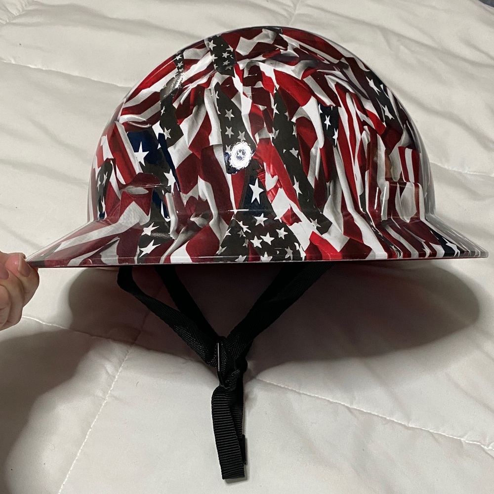 NEW without a tag - Patriotic American Flag Hard Hat OSFM - OSHA approved